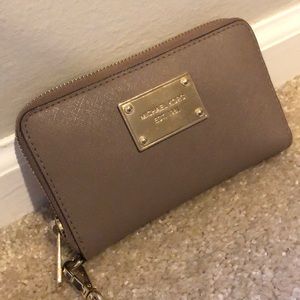 Michael Kors phone Wristlet